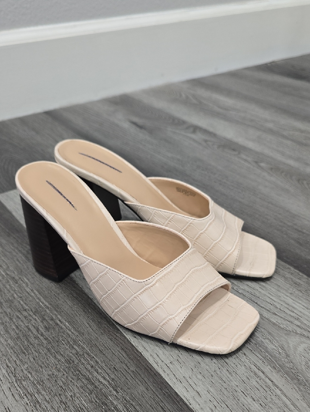 Ann Taylor Cream Croc-Embossed Block Heel Mules
